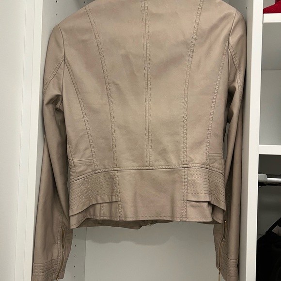Peather jacket - Picture 2 of 4